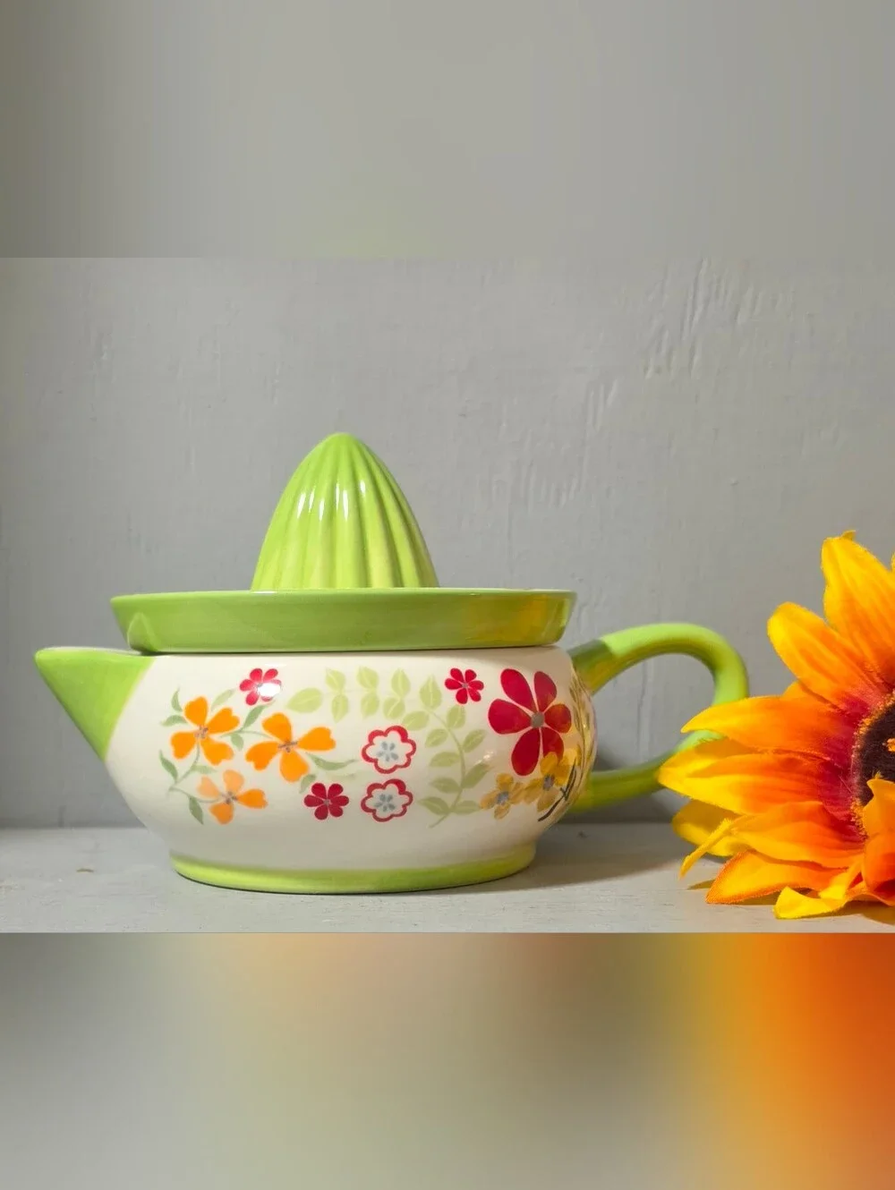 Ceramic Floral Citrus Juicer - Lime Green
